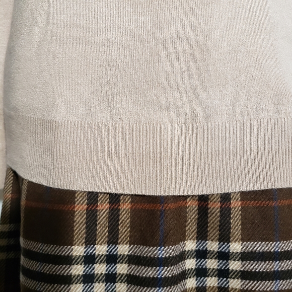 Sweater. New. - Picture 4 of 6